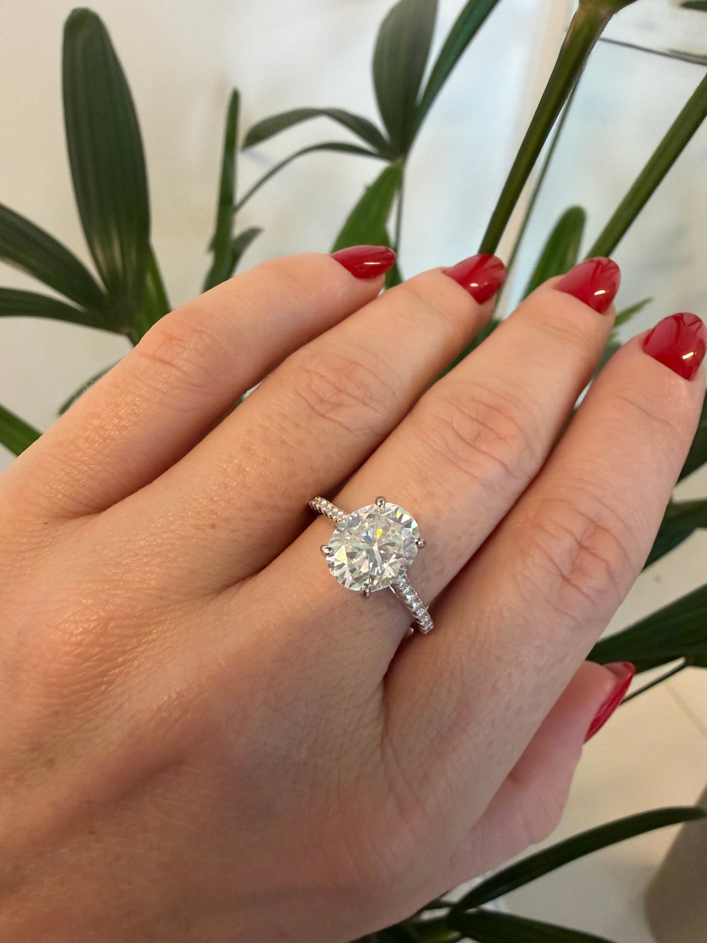 Anel em Moissanite Solitário Oval Prata 925