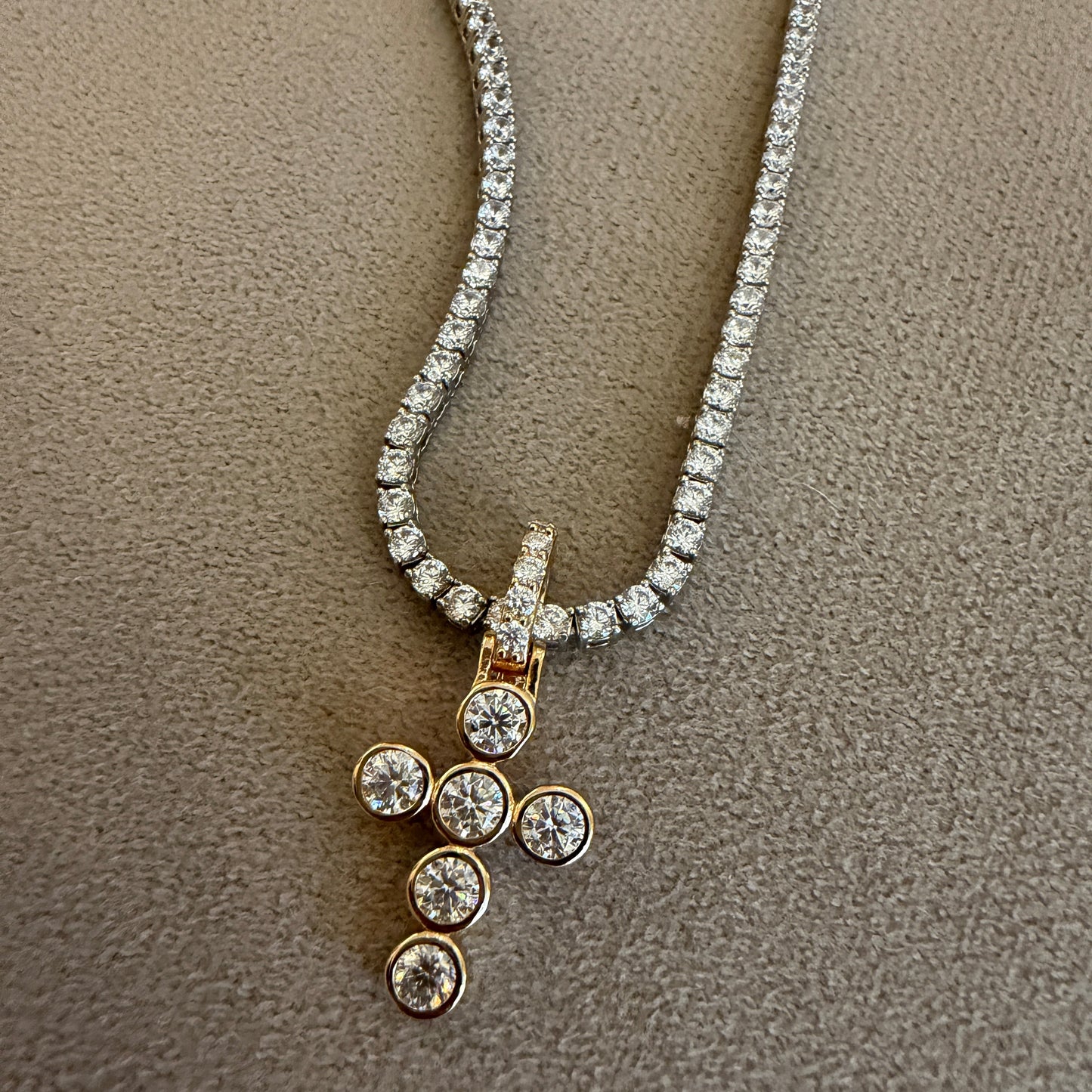 Pingente Cruz em Moissanite Prata 925 Dourado
