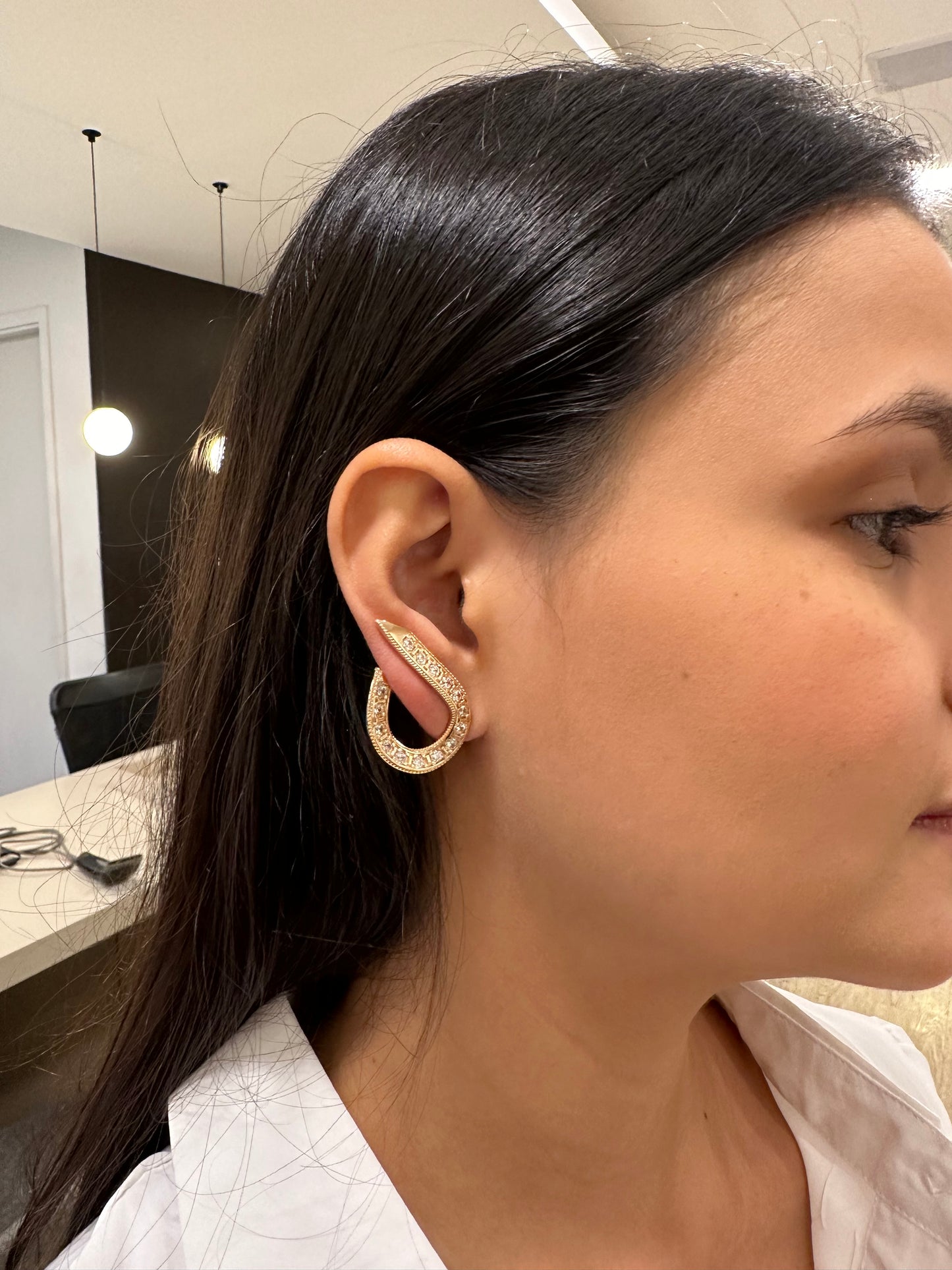 Brinco Ear Cuff Rail Cravejado