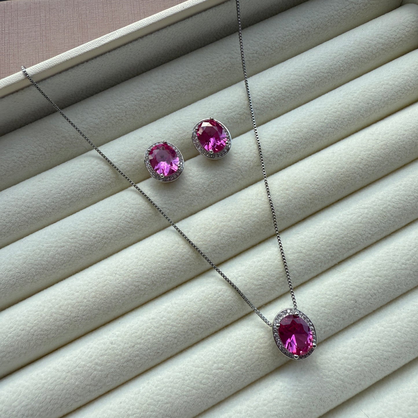 Conjunto Oval Cravejado