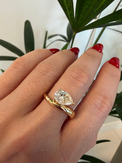 Anel Ondulado em Moissanite gota Prata 925
