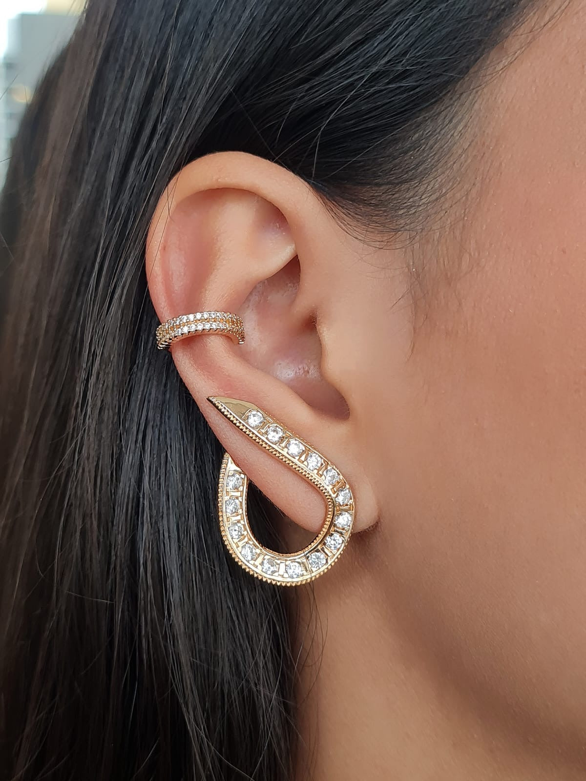 Brinco Ear Cuff Rail Cravejado
