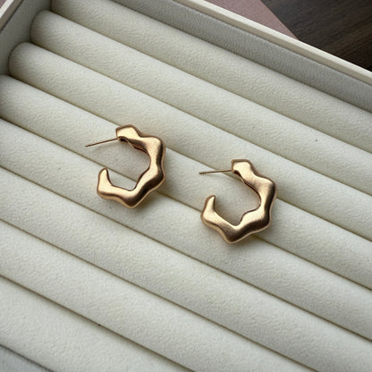 Argola Ondas Fosca Banho Ouro 18k